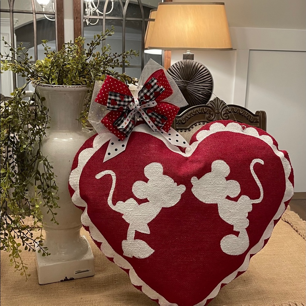 Valentine door hanger Disney Mickey Minnie heart